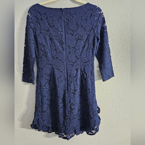 Beautiful Vince Camuto Navy Lace Dress, Size 4 - Picture 3 of 8
